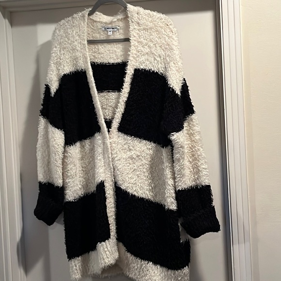 Oversized fuzzy snap front cardigan - wool blend. Elizabeth and James. ADORABLE - Picture 1 of 7